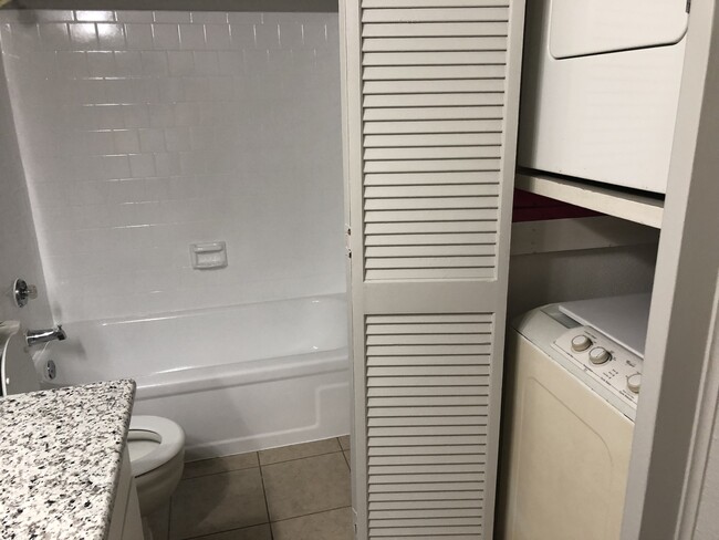 Washer and dryer included - 3900 Woodchase Dr