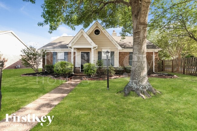 Building Photo - 8491 Highland Glen Cir N