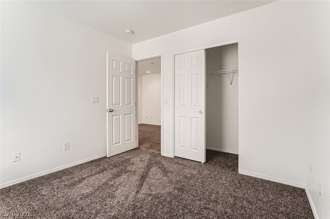 Building Photo - 2537 Begonia Valley Ave