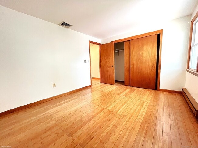 Building Photo - 246 Woodford Ave