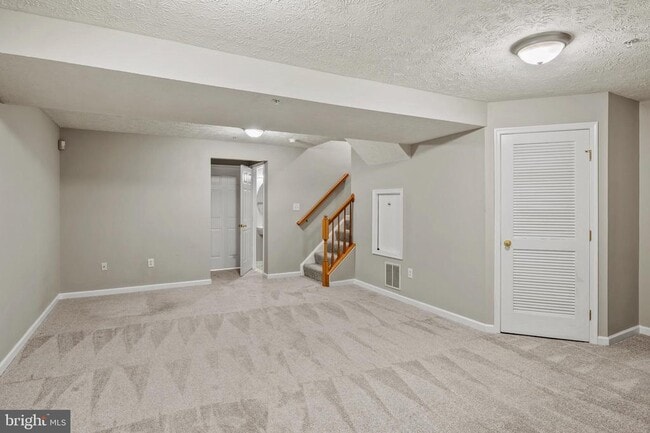 Building Photo - 8755 Thornbrook Dr