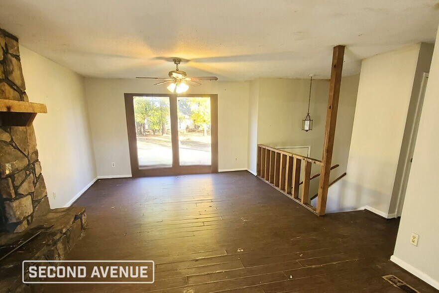 Building Photo - 1100 Moonglow Cir