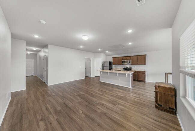 Building Photo - 4 Bedroom 2 Bath in Morningside Estates