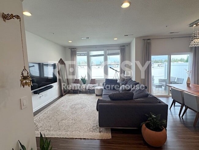 Building Photo - PRIME 3BD/2.5BA TOWNHOUSE IN MAPLE GROVE