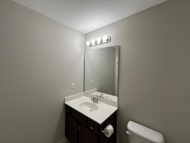 Building Photo - 310 Princess Pl