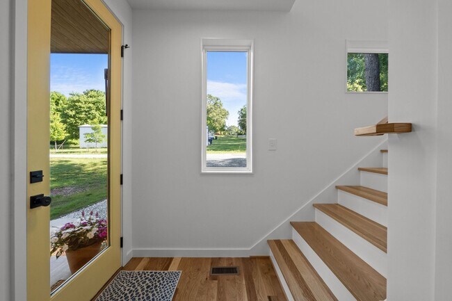 Building Photo - Stunning New Construction Home in the Hear...