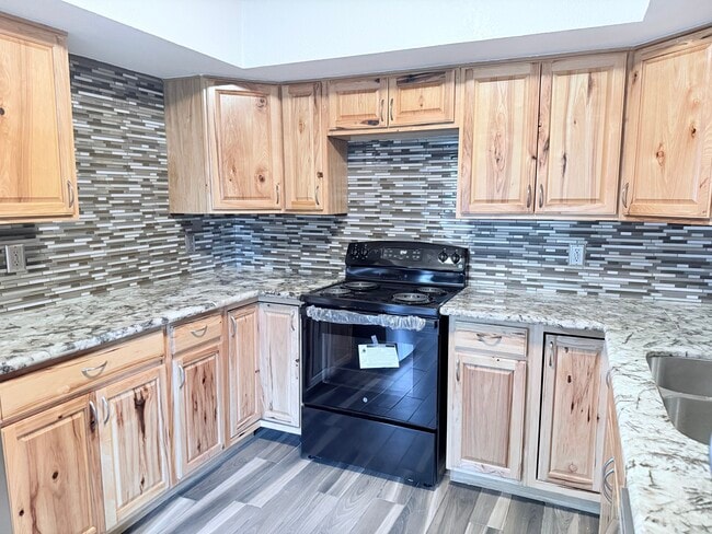 Building Photo - 6718 Cypress Lake Dr