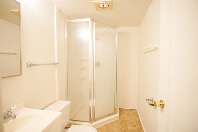 Building Photo - Close-in NE Daylight Basement Studio Ready...