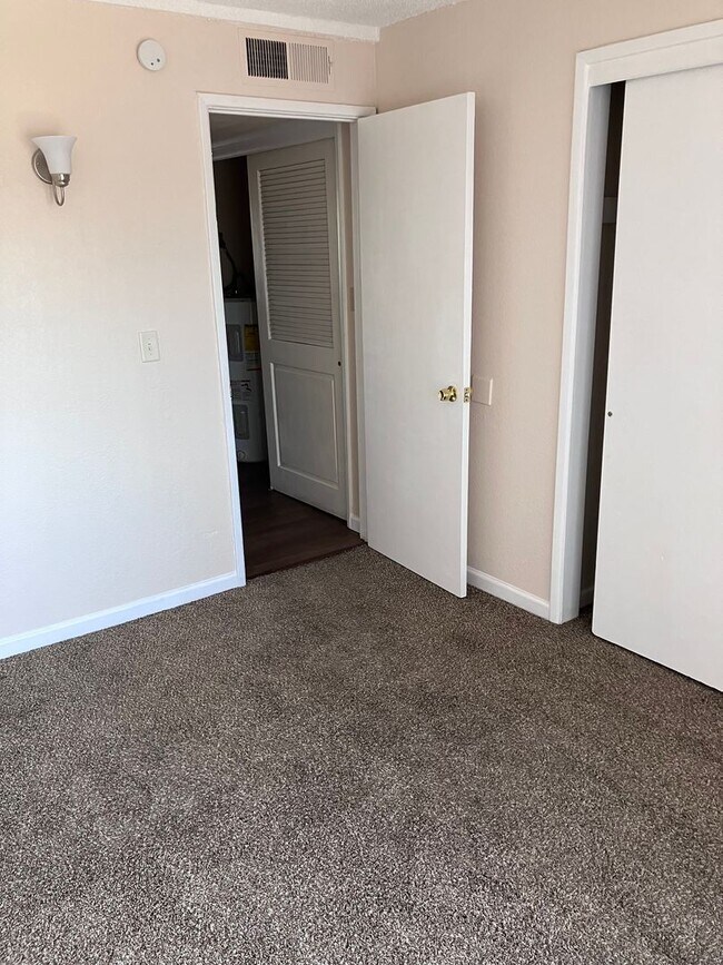 Building Photo - 1134 N Tucson Blvd