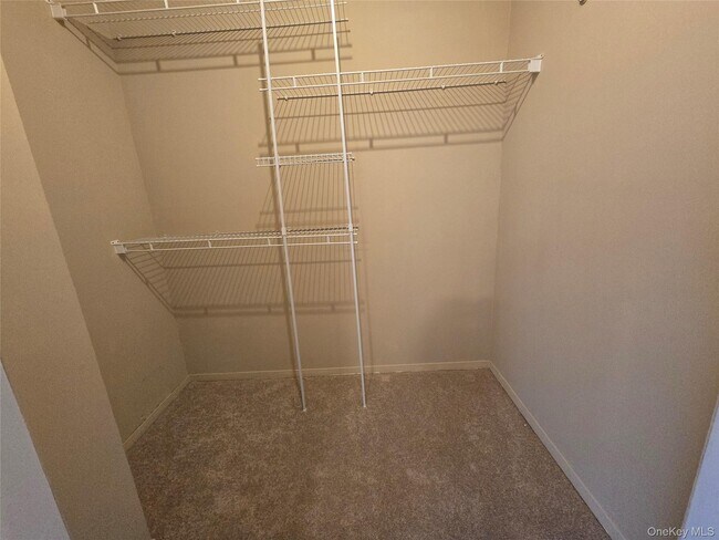 Building Photo - 19 Cardinal Ln