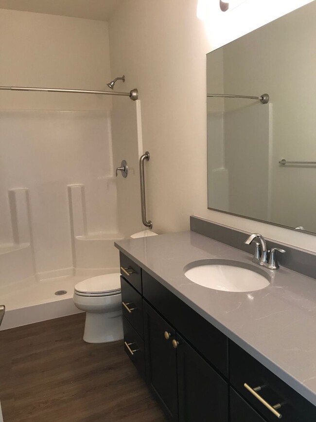 Building Photo - Gorgeous 1 Bedroom 1 Bathroom Unit  with A...