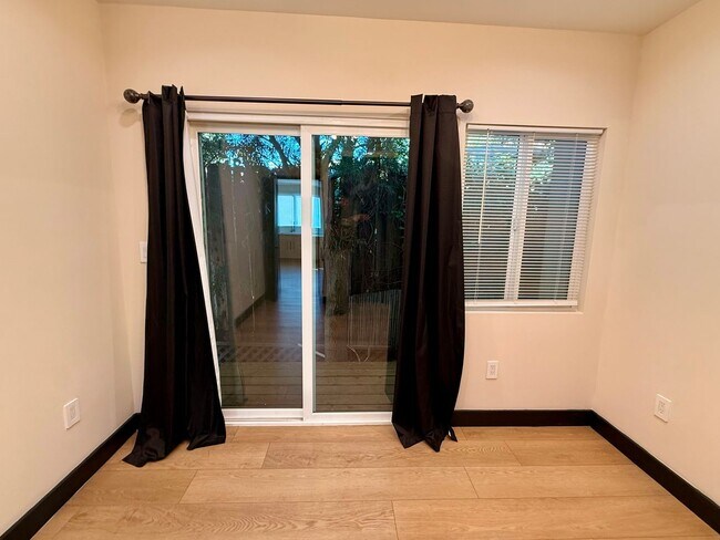 Building Photo - 7309 Yarmouth Ave