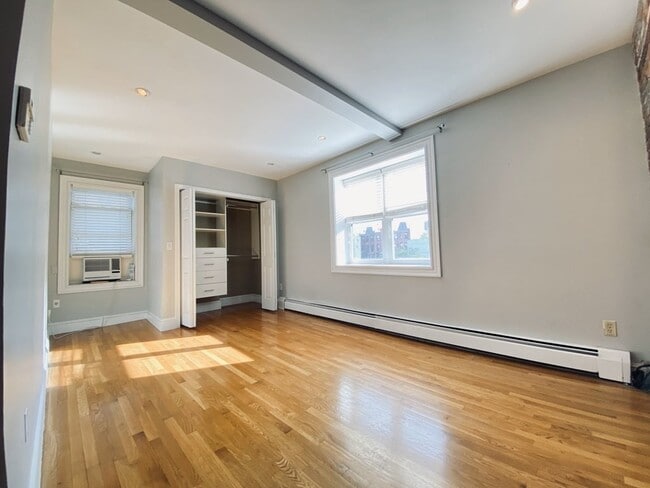 Building Photo - 15 Albemarle St