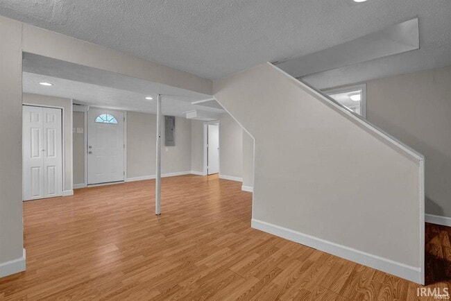 Building Photo - 522 W Green Rd