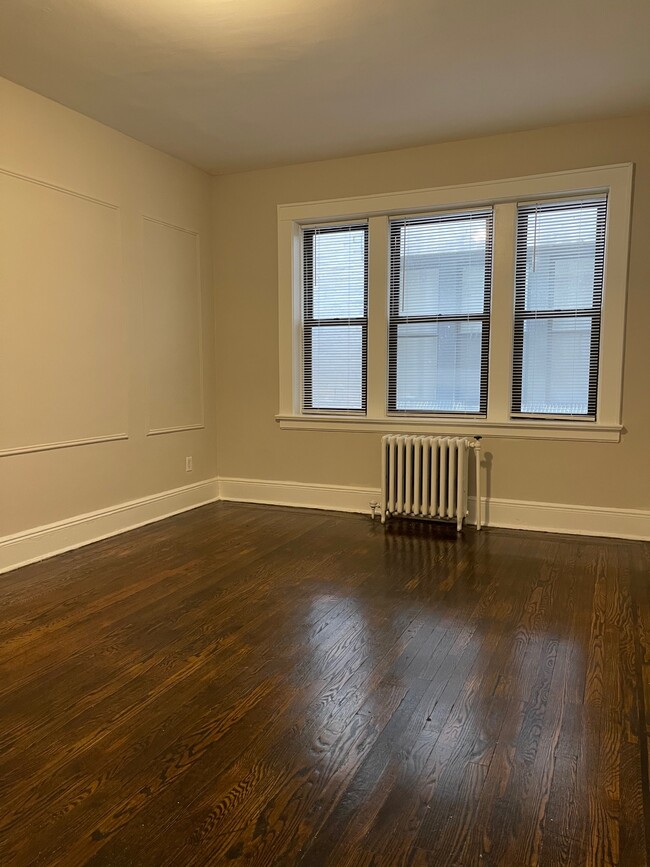 Building Photo - Valley Brook