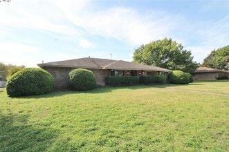 Building Photo - 4219 Oak Arbor Dr