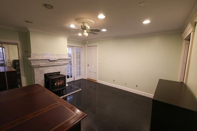 Building Photo - 235 Savin Hill Ave