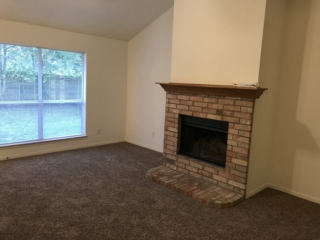 Building Photo - 1000 Parkview Cir