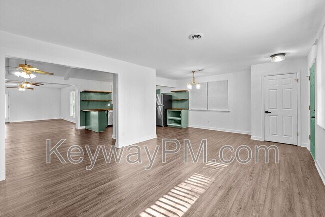 Building Photo - 3327 Cockatoo Rd