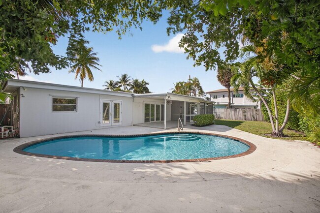 Building Photo - 1242 N Harbor Dr