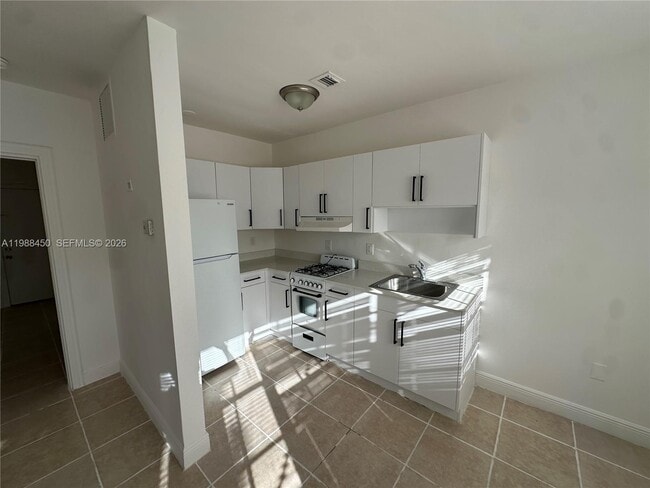 Building Photo - 740 84th St