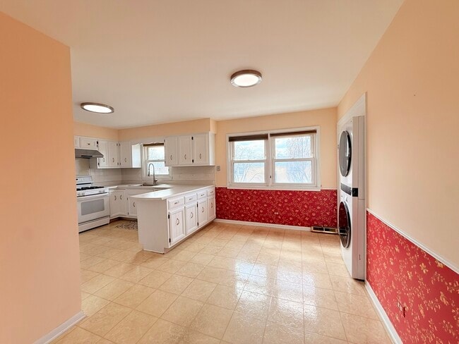 Building Photo - 4220 Oakton St