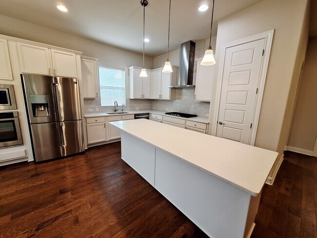 Building Photo - 4562 Katherine Dr