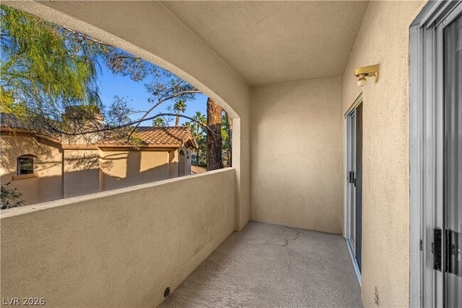 Building Photo - 2050 W Warm Springs Rd