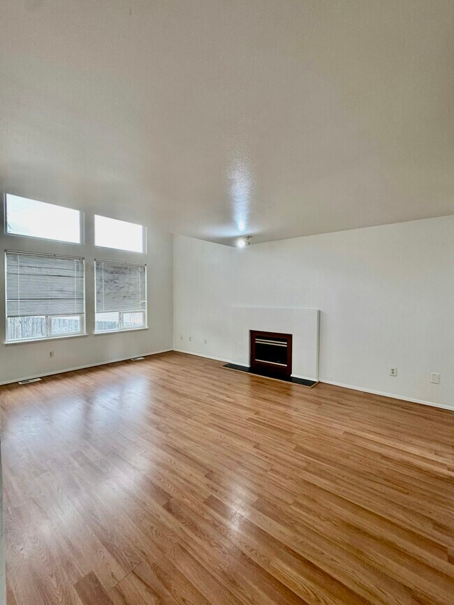 Building Photo - 9 76th St SE