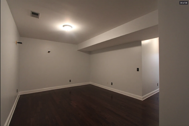 Building Photo - Spacious townhome, garage, 2 bed, 2 bath, ...