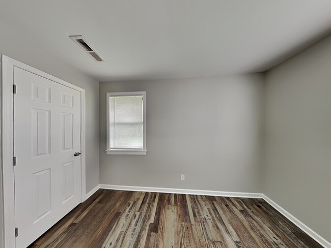 Building Photo - 7745 Madrid Ave