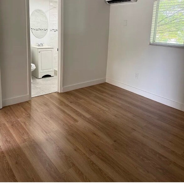 Building Photo - 1014 Salzedo St