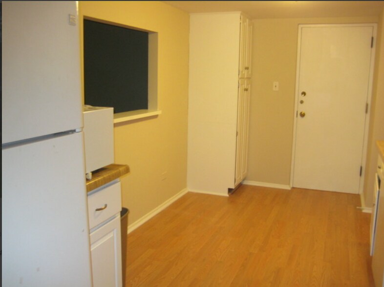 Building Photo - 5580 Wolf Rd