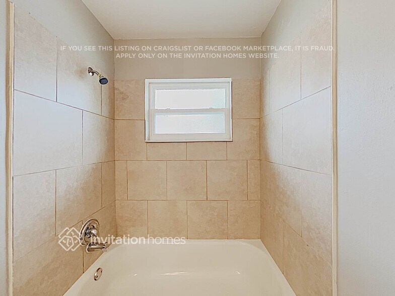 Building Photo - 900 Vincent Dr