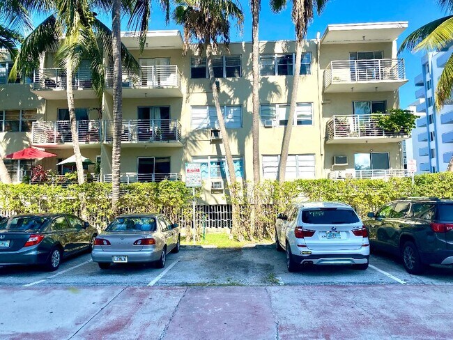 Building Photo - 1441 Lincoln Rd