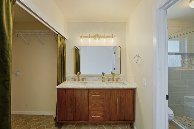 Building Photo - 9045 Aldersgate Ct