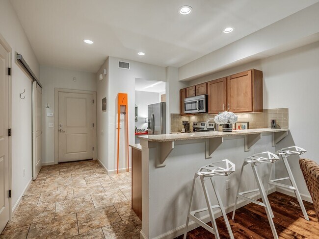 Building Photo - 2224 Kavanaugh Blvd