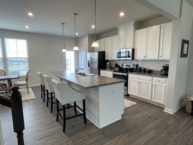 Building Photo - 148 Moyer Hill Dr