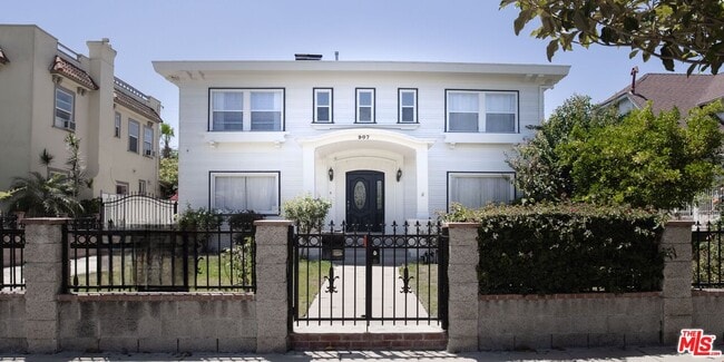 Building Photo - 907 Westchester Pl