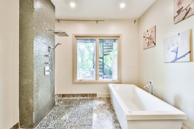 Building Photo - 4736 Post Oak Timber Dr