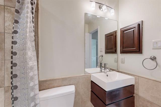 Building Photo - 719 Woodlake Dr