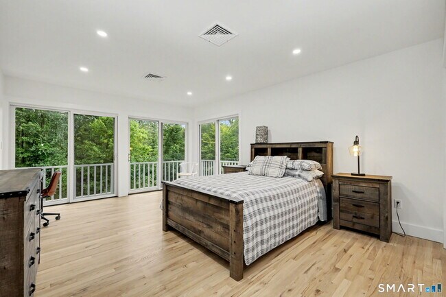 Building Photo - 158 Steep Hill Rd