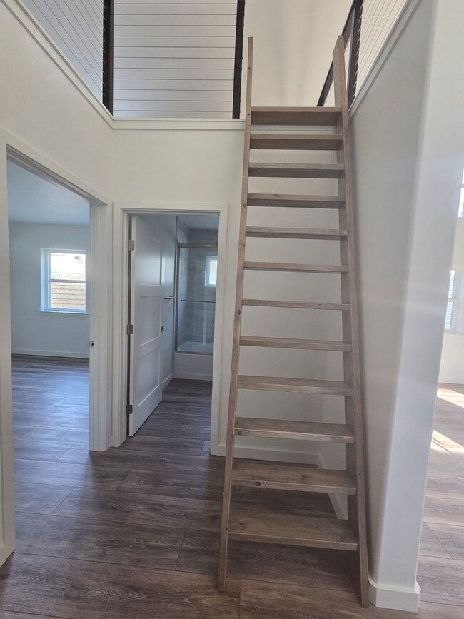 Building Photo - 121 Nelson St