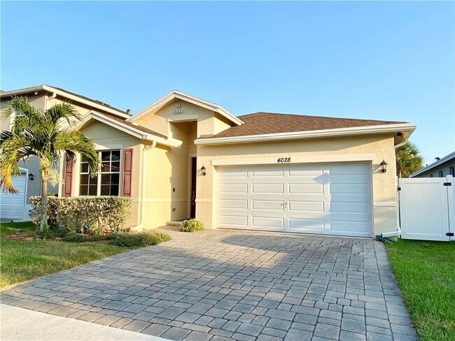 Building Photo - 4028 Tomoka Dr