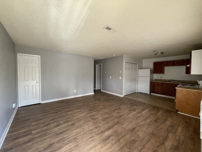 Building Photo - 4514 Bonnell Dr NW