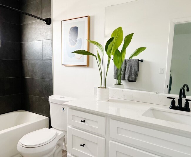 Building Photo - **First Month Free**