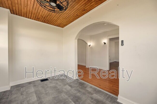 Building Photo - 3820 Sutherland Ave