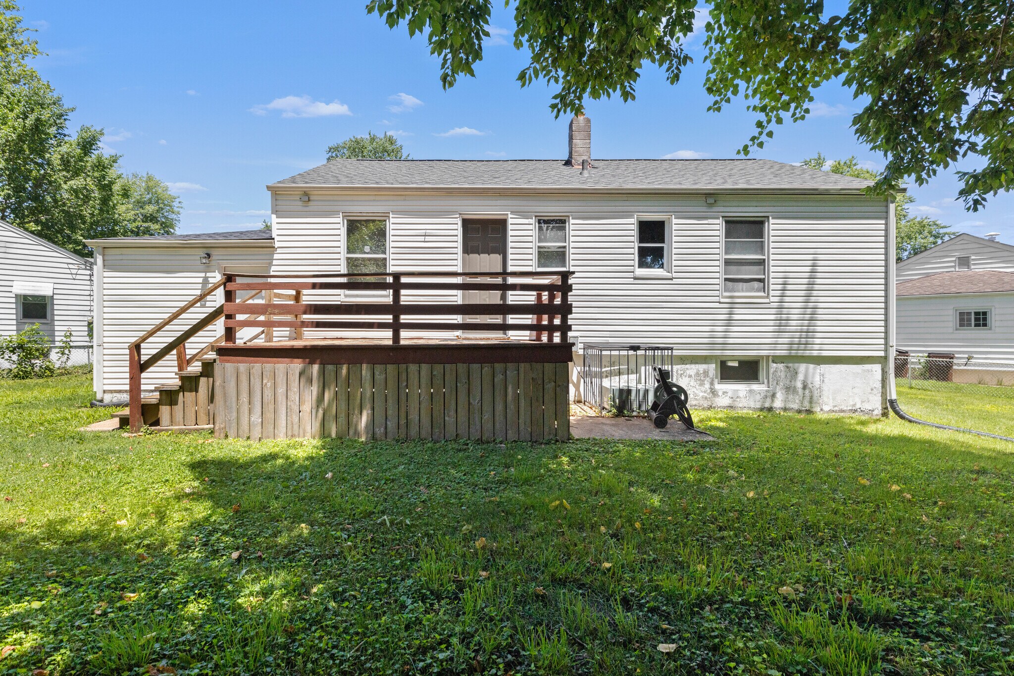 Building Photo - 5 Belleville Ct