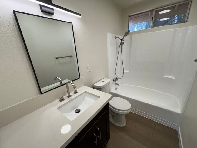 Building Photo - Fully Renovated 2BD/1BA Duplex Unit | Eucalyptus Ave, Moreno Valley