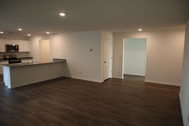 Building Photo - Great Home Great price!
